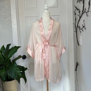 🎀Vintage 60’s Intime of California🎀Elegant Pink Sheer & Satin Robe